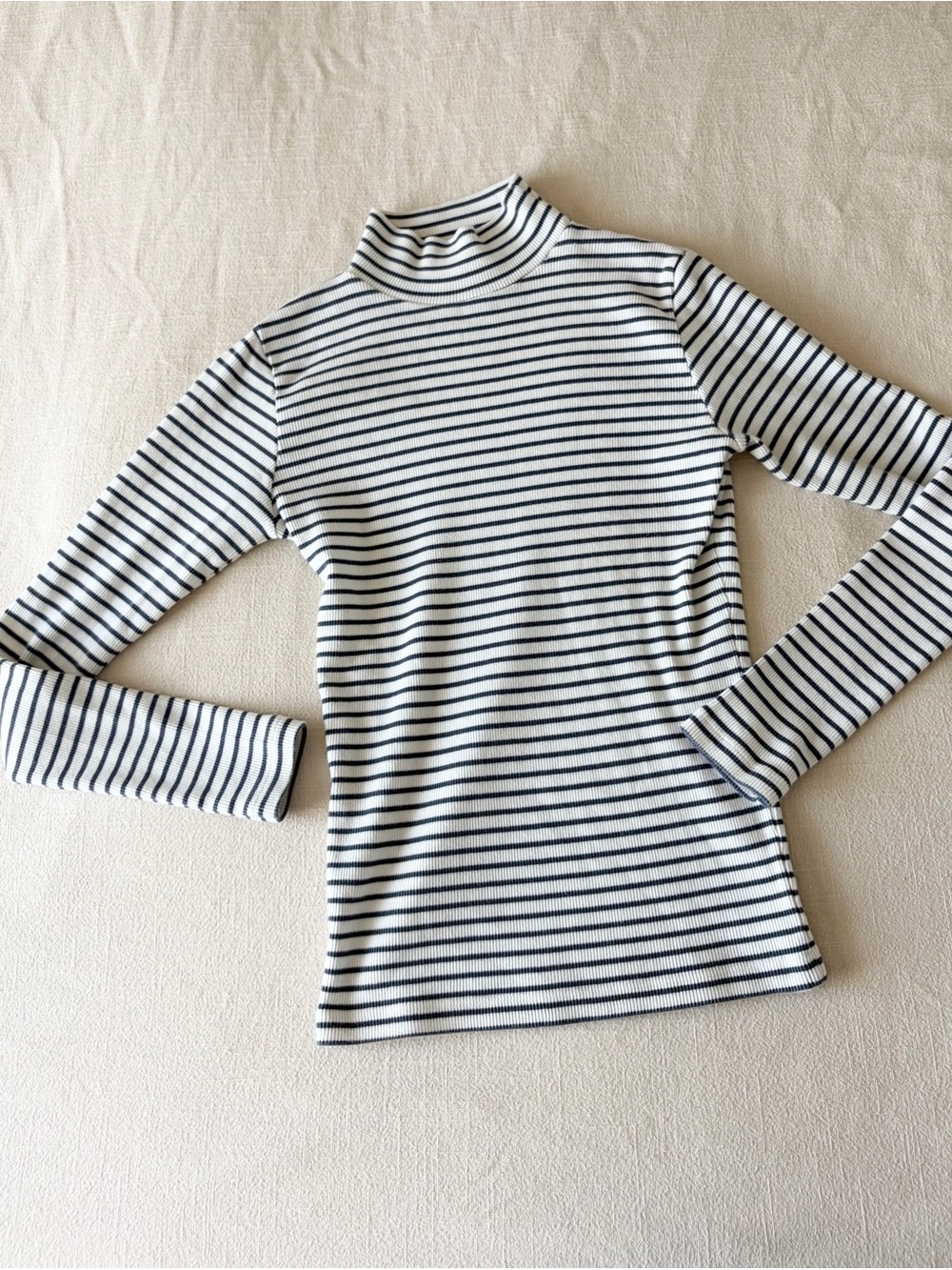 Brandy Melville |  Mock Neck Long-Sleeve Top - Dusty Blue & White